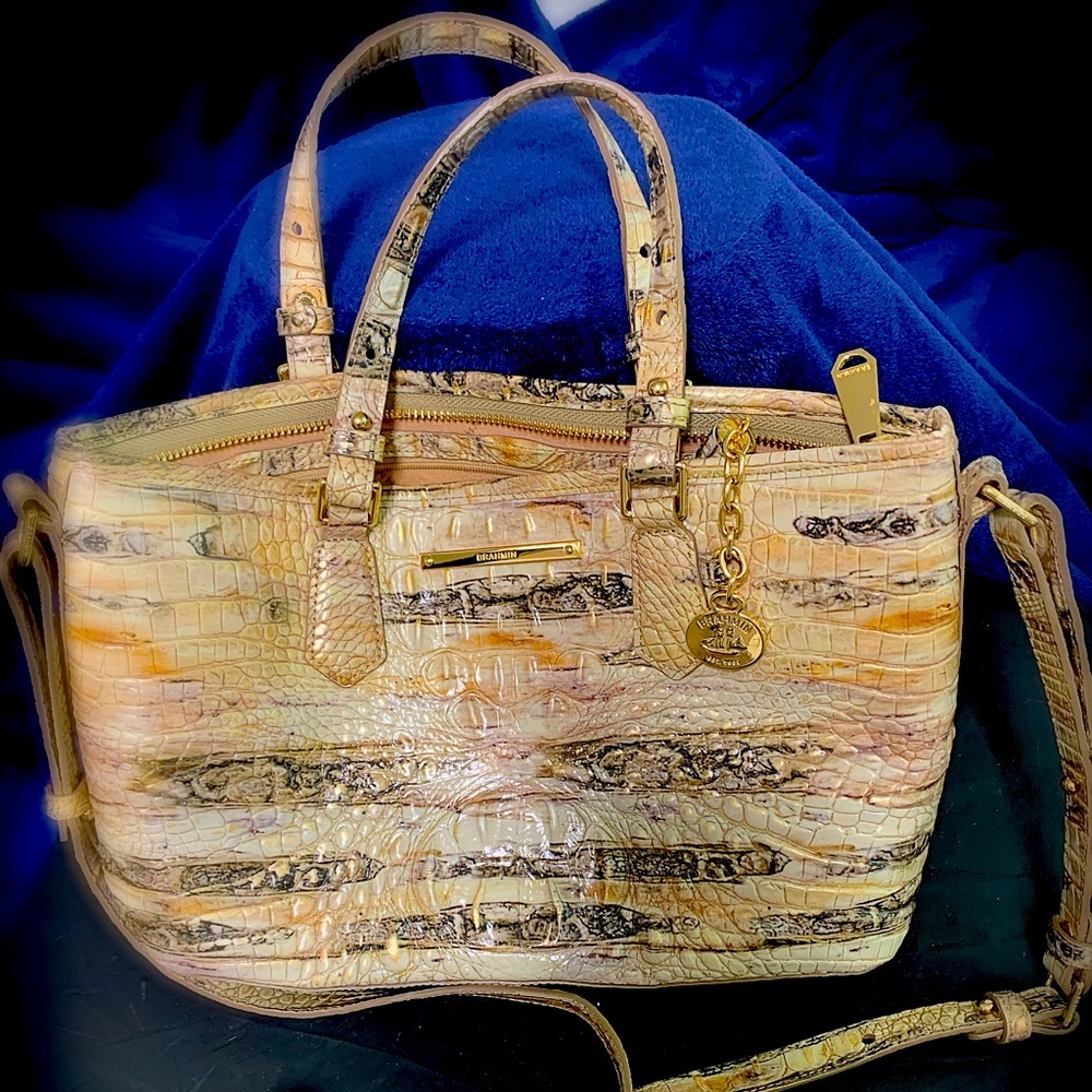 The Brahmin Ashlee Melbourne is a smart everyday tote. Excellent condition!